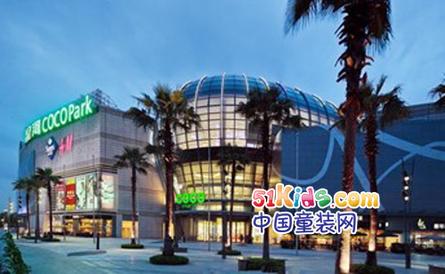 20年11月3日,快乐城堡时尚旗舰店正式进驻深圳龙岗coco park,具体