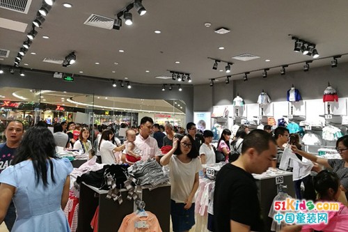 一站式全品类婴童品牌集合店——伊诗比蒂婴童装加盟