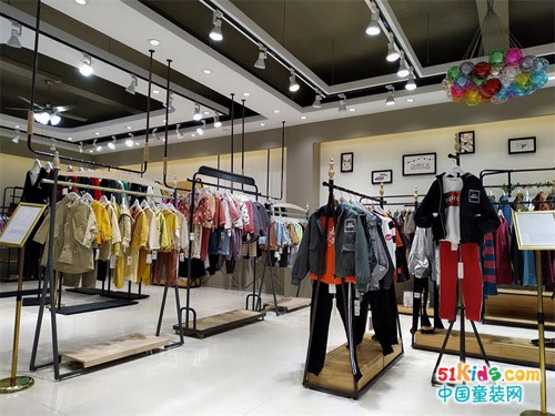 广州思宾服饰分享：开童装线下实体店真的不好做了吗？