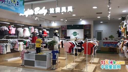 拉斐贝贝童装店加盟，在众多品牌中一眼相中“TA”的模样