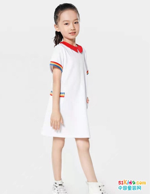 有哪些适合小学生穿的裙子？白裙子和什么颜色搭配更出众？