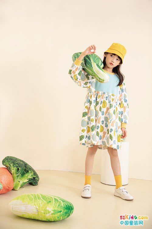 今年流行什么颜色的韩版裙？花裙子和纯色裙子有啥区别？