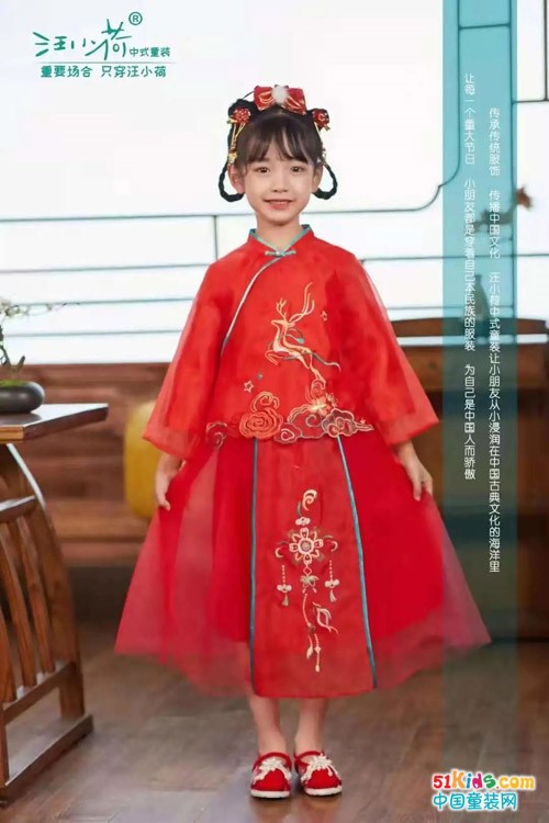 中式的优雅和经典复古，都美在汪小荷童装里